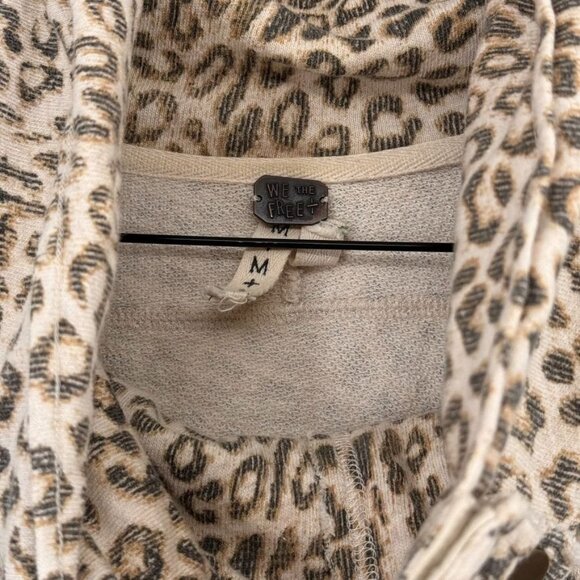 We The Free Womens Leopard Print top jacket Cardigan size Medium knit Cotton - Picture 11 of 16